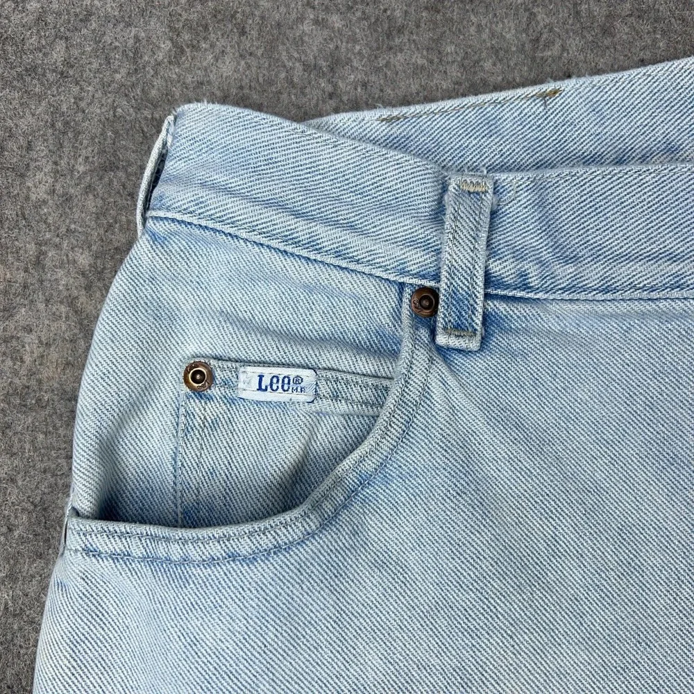 VTG Lee Jeans Womens 32x34 Blue High Rise Tapered Mom Distressed Denim Pants USA